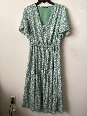 Green Floral Maxi Dress with V-Neck and Elastic Waist